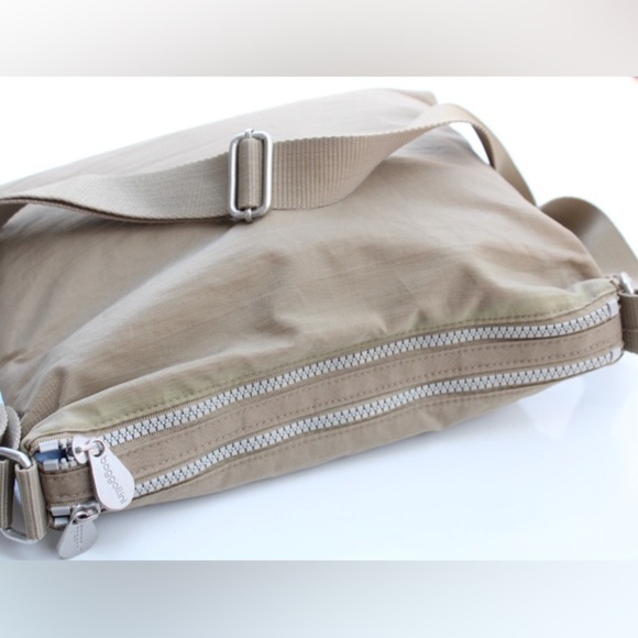 Baggallini cross body bag - Picture 9 of 12